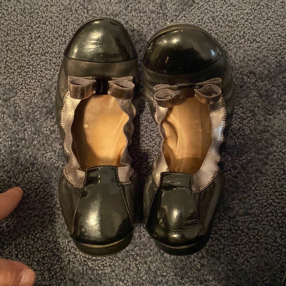 Salvatore Ferragamo size 6 black shoes